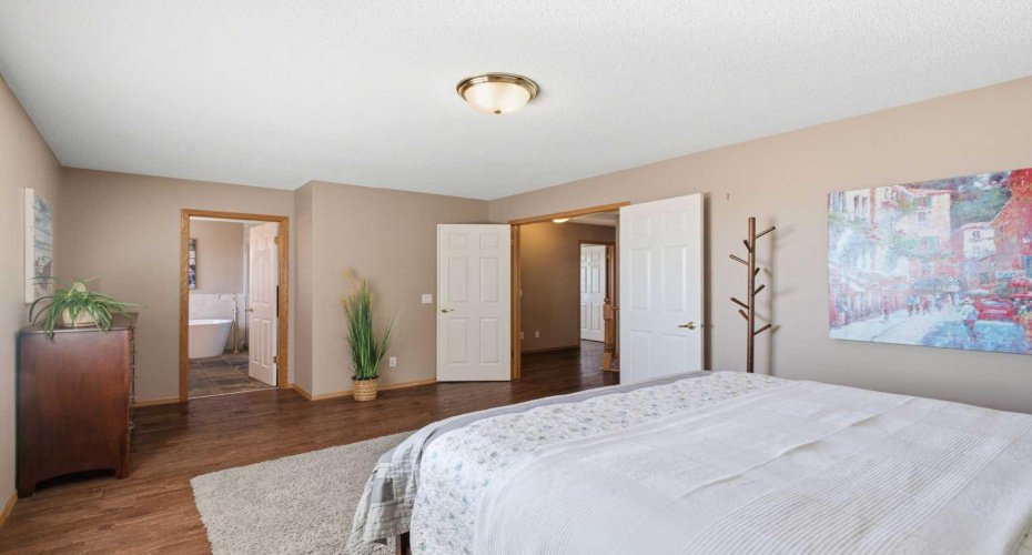 12 Edgeridge Green, Calgary, Alberta T3A 6A9, 5 Bedroom Bedrooms, 0 ,4 BathroomBathrooms,Residential,For Sale,Edgeridge,0,A2327402