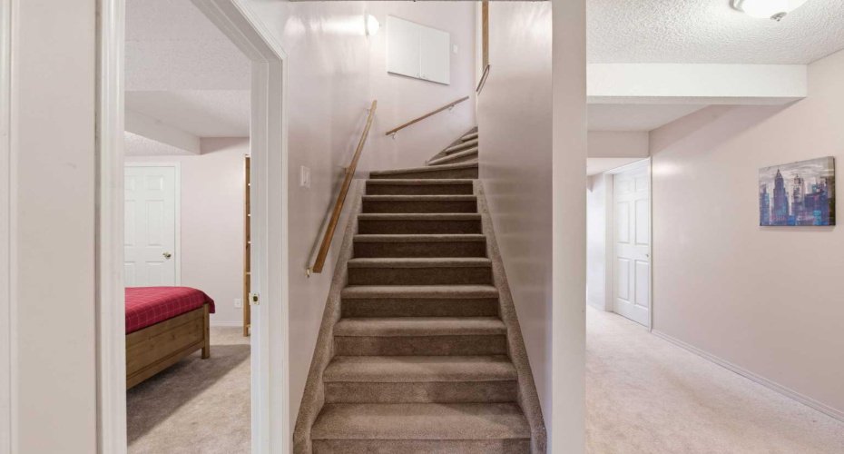 12 Edgeridge Green, Calgary, Alberta T3A 6A9, 5 Bedroom Bedrooms, 0 ,4 BathroomBathrooms,Residential,For Sale,Edgeridge,0,A2327402