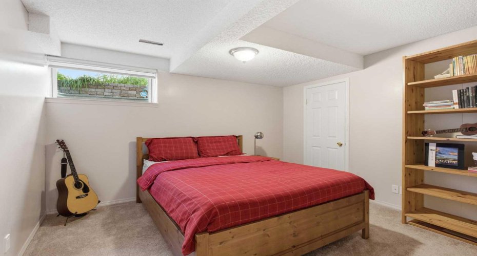 12 Edgeridge Green, Calgary, Alberta T3A 6A9, 5 Bedroom Bedrooms, 0 ,4 BathroomBathrooms,Residential,For Sale,Edgeridge,0,A2327402