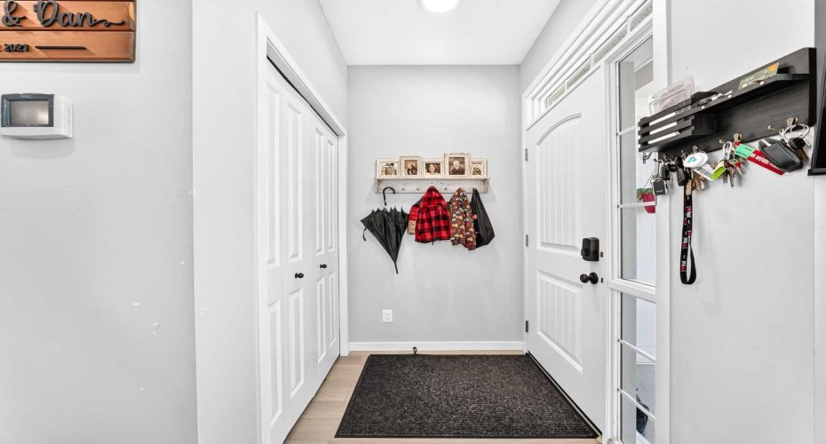 96 Wolf Gate, Okotoks, Alberta T1S 5T9, 4 Bedrooms Bedrooms, ,4 BathroomsBathrooms,Residential,For Sale,Wolf,A2327414