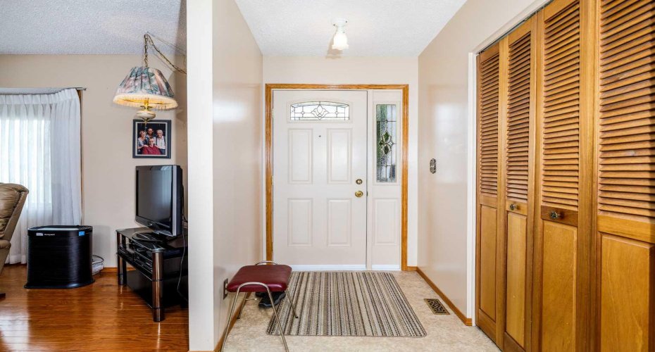 88 McCullough Cresent, Red Deer, Alberta T4R 1S7, 4 Bedroom Bedrooms, 0 ,3 BathroomBathrooms,Residential,For Sale,McCullough Cresent,0,A2327417