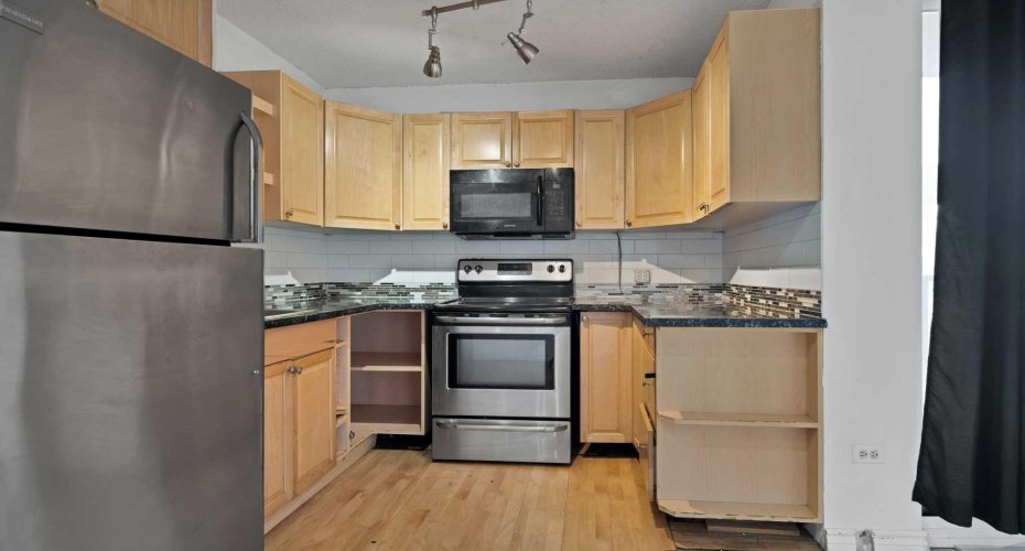 519 17 Avenue, Calgary, Alberta T2S 0A9, 2 Bedroom Bedrooms, 0 ,1 BathroomBathrooms,Residential,For Sale,17,0,A2327433