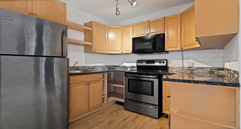 519 17 Avenue, Calgary, Alberta T2S 0A9, 2 Bedroom Bedrooms, 0 ,1 BathroomBathrooms,Residential,For Sale,17,0,A2327433