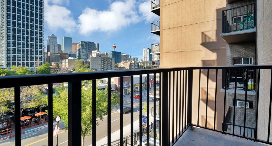 519 17 Avenue, Calgary, Alberta T2S 0A9, 2 Bedroom Bedrooms, 0 ,1 BathroomBathrooms,Residential,For Sale,17,0,A2327433