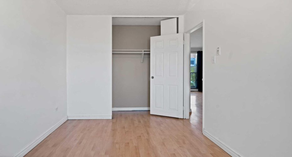 519 17 Avenue, Calgary, Alberta T2S 0A9, 2 Bedroom Bedrooms, 0 ,1 BathroomBathrooms,Residential,For Sale,17,0,A2327433
