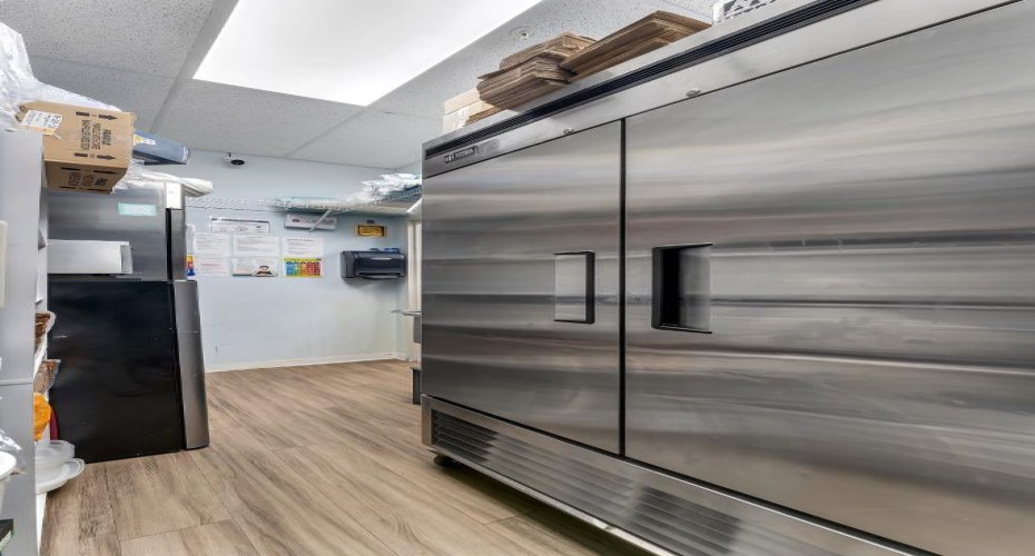1829 33 Avenue, Calgary, Alberta T2T 1Z1, 0 , 0 ,0,Commercial,For Lease,33,0,A2327470