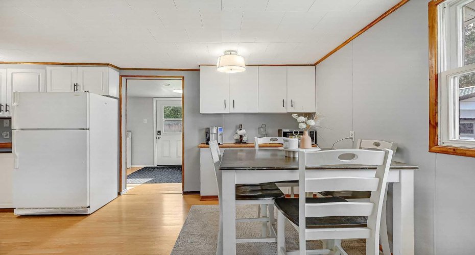 914 6 Avenue, Beaverlodge, Alberta T0H 0C0, 2 Bedroom Bedrooms, 0 ,1 BathroomBathrooms,Residential,For Sale,6,0,A2327472
