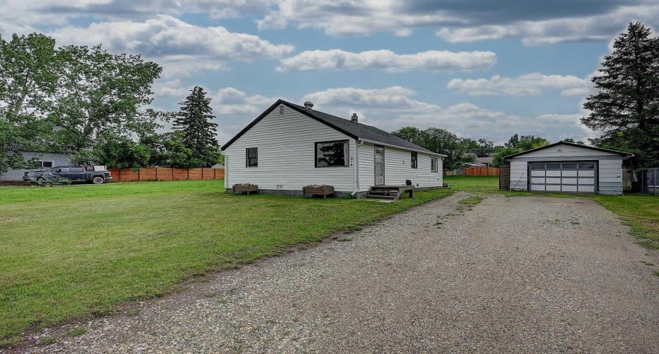 914 6 Avenue, Beaverlodge, Alberta T0H 0C0, 2 Bedroom Bedrooms, 0 ,1 BathroomBathrooms,Residential,For Sale,6,0,A2327472