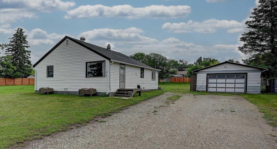914 6 Avenue, Beaverlodge, Alberta T0H 0C0, 2 Bedroom Bedrooms, 0 ,1 BathroomBathrooms,Residential,For Sale,6,0,A2327472