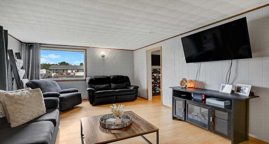 914 6 Avenue, Beaverlodge, Alberta T0H 0C0, 2 Bedroom Bedrooms, 0 ,1 BathroomBathrooms,Residential,For Sale,6,0,A2327472