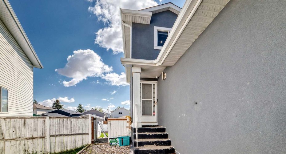 125 Coral Springs Bay, Calgary, Alberta T3J 3P4, 5 Bedroom Bedrooms, 0 ,3 BathroomBathrooms,Residential,For Sale,Coral Springs,0,A2327501