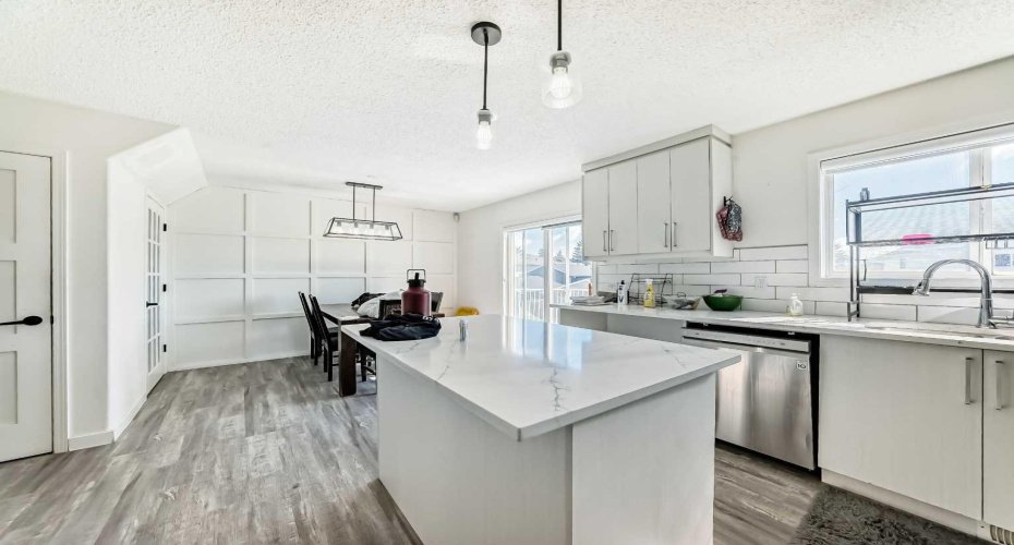 125 Coral Springs Bay, Calgary, Alberta T3J 3P4, 5 Bedroom Bedrooms, 0 ,3 BathroomBathrooms,Residential,For Sale,Coral Springs,0,A2327501