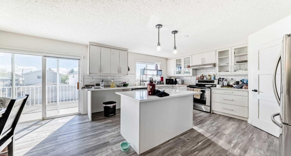 125 Coral Springs Bay, Calgary, Alberta T3J 3P4, 5 Bedroom Bedrooms, 0 ,3 BathroomBathrooms,Residential,For Sale,Coral Springs,0,A2327501