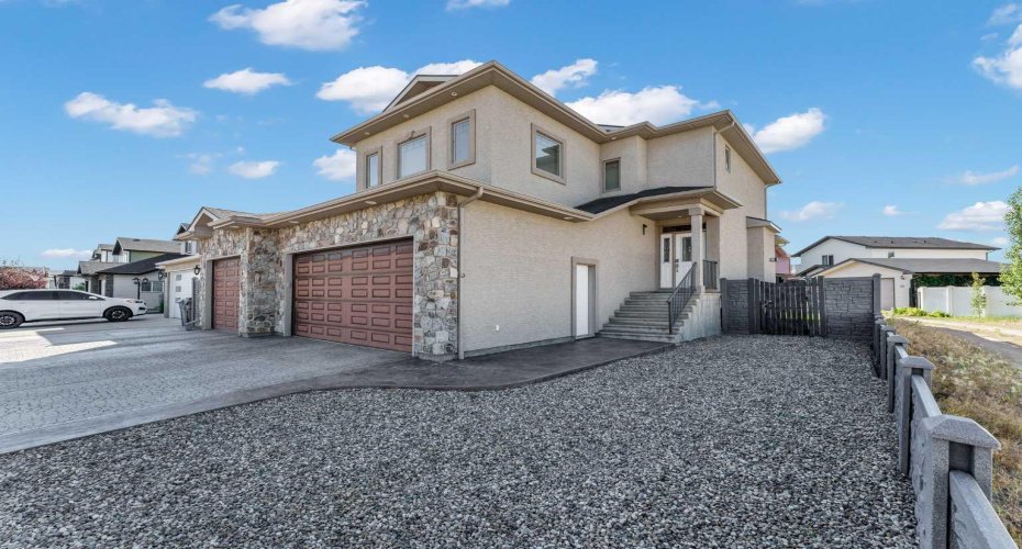 42 Somerset Link, Medicine Hat, Alberta T1B0B8, 3 Bedroom Bedrooms, 0 ,4 BathroomBathrooms,Residential,For Sale,Somerset,0,A2327508