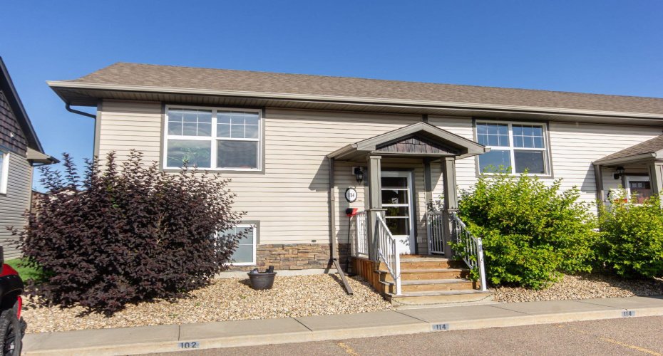 114 Redwood Boulevard, Springbrook, Alberta T4S 0J5, 2 Bedroom Bedrooms, 0 ,2 BathroomBathrooms,Residential,For Sale,Redwood,0,A2327545