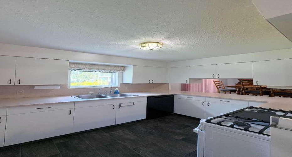 737 2 Street, Cardston, Alberta T0K 0K0, 5 Bedroom Bedrooms, 0 ,2 BathroomBathrooms,Residential,For Sale,2,0,A2327571