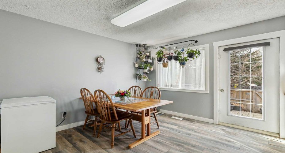 107 Elm Place, Okotoks, Alberta T1S 1J1, 4 Bedrooms Bedrooms, ,2 BathroomsBathrooms,Residential,For Sale,Elm,A2327584