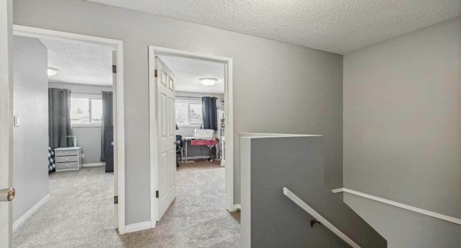 107 Elm Place, Okotoks, Alberta T1S 1J1, 4 Bedrooms Bedrooms, ,2 BathroomsBathrooms,Residential,For Sale,Elm,A2327584