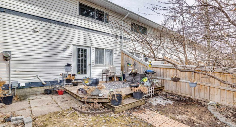 107 Elm Place, Okotoks, Alberta T1S 1J1, 4 Bedrooms Bedrooms, ,2 BathroomsBathrooms,Residential,For Sale,Elm,A2327584