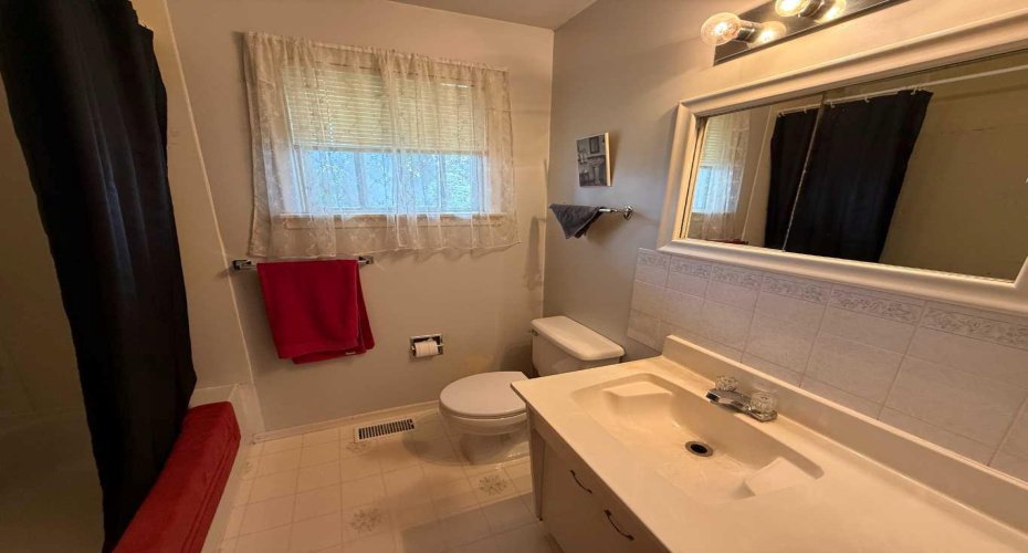 107 Fraser Street, Hinton, Alberta T7V 1B7, 5 Bedroom Bedrooms, 0 ,2 BathroomBathrooms,Residential,For Sale,Fraser,0,A2327590