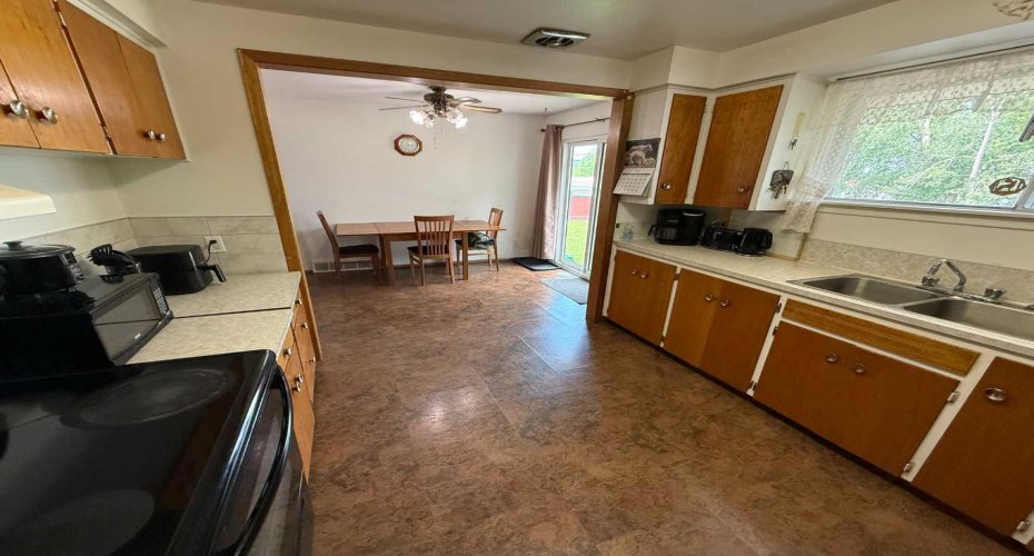 107 Fraser Street, Hinton, Alberta T7V 1B7, 5 Bedroom Bedrooms, 0 ,2 BathroomBathrooms,Residential,For Sale,Fraser,0,A2327590