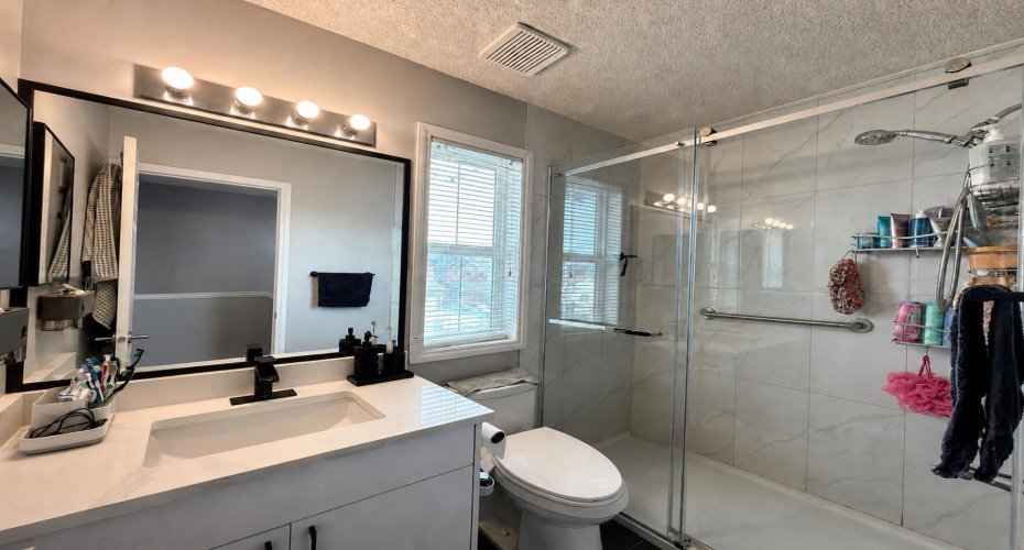 Upper Floor Bathroom