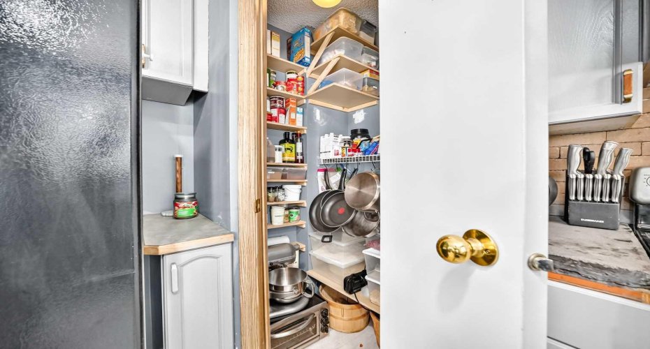 216 Hidden Spring Green, Calgary, Alberta T3A5N4, 3 Bedroom Bedrooms, 0 ,3 BathroomBathrooms,Residential,For Sale,Hidden Spring,0,A2327615