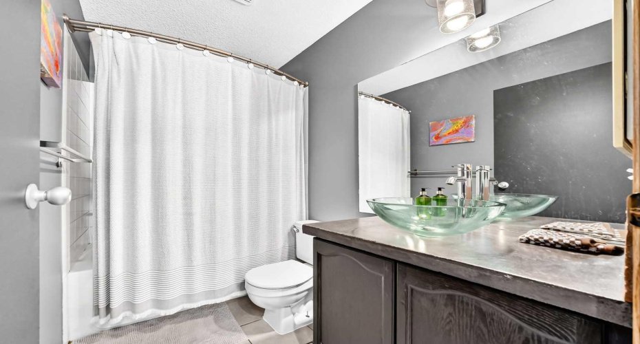 216 Hidden Spring Green, Calgary, Alberta T3A5N4, 3 Bedroom Bedrooms, 0 ,3 BathroomBathrooms,Residential,For Sale,Hidden Spring,0,A2327615