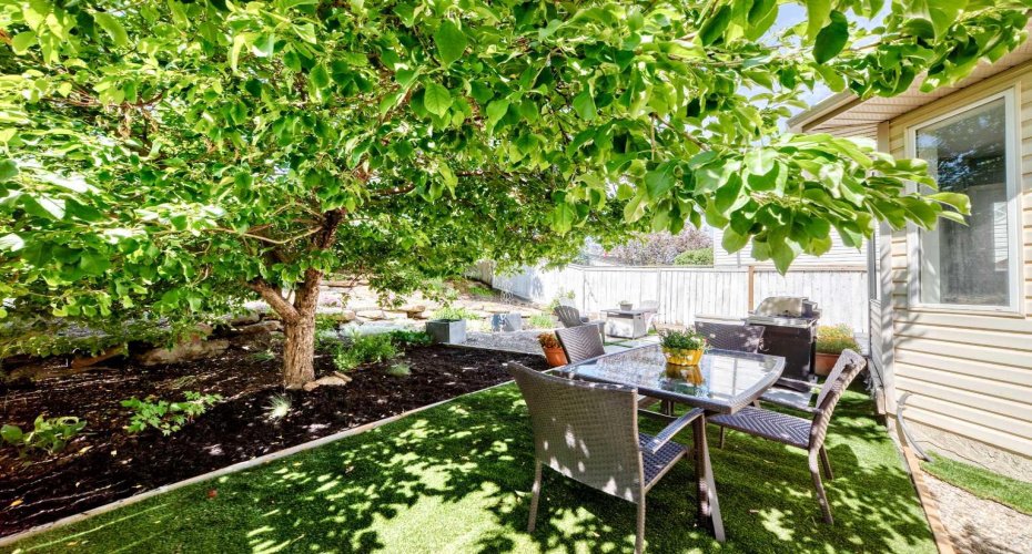 216 Hidden Spring Green, Calgary, Alberta T3A5N4, 3 Bedroom Bedrooms, 0 ,3 BathroomBathrooms,Residential,For Sale,Hidden Spring,0,A2327615