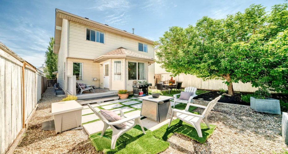 216 Hidden Spring Green, Calgary, Alberta T3A5N4, 3 Bedroom Bedrooms, 0 ,3 BathroomBathrooms,Residential,For Sale,Hidden Spring,0,A2327615