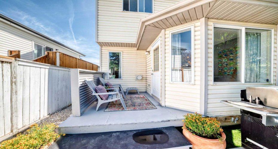 216 Hidden Spring Green, Calgary, Alberta T3A5N4, 3 Bedroom Bedrooms, 0 ,3 BathroomBathrooms,Residential,For Sale,Hidden Spring,0,A2327615
