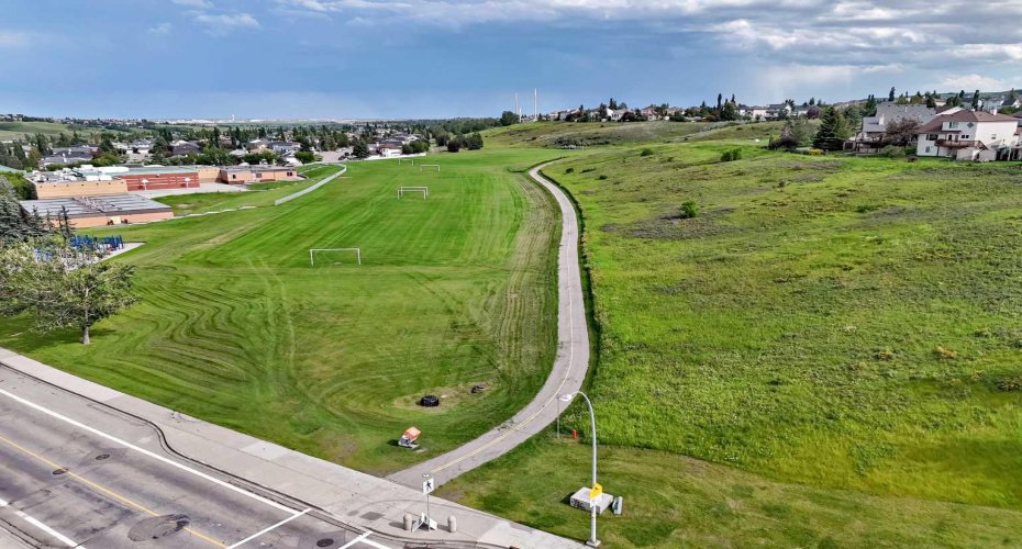 216 Hidden Spring Green, Calgary, Alberta T3A5N4, 3 Bedroom Bedrooms, 0 ,3 BathroomBathrooms,Residential,For Sale,Hidden Spring,0,A2327615