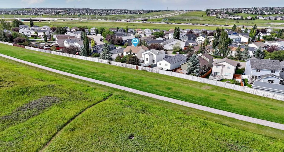216 Hidden Spring Green, Calgary, Alberta T3A5N4, 3 Bedroom Bedrooms, 0 ,3 BathroomBathrooms,Residential,For Sale,Hidden Spring,0,A2327615