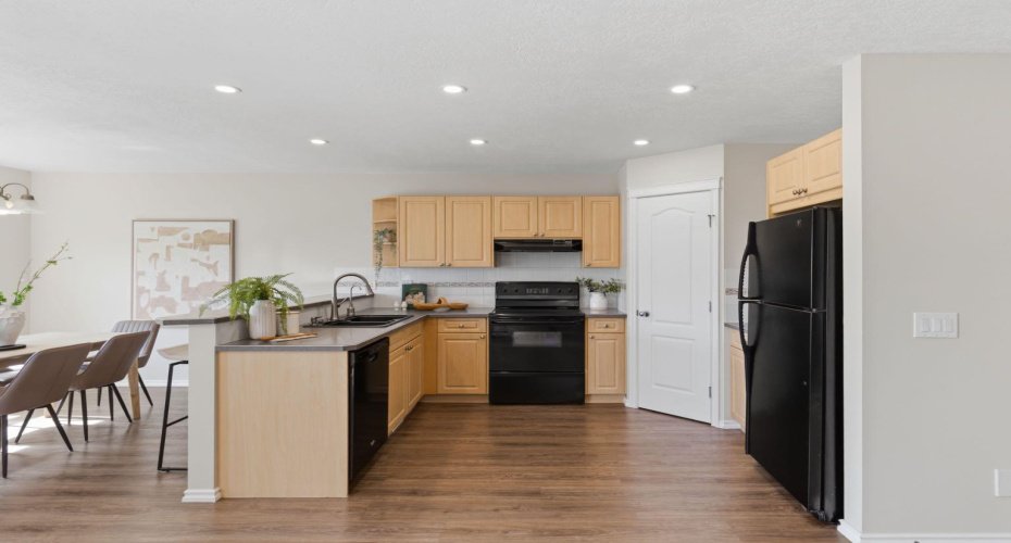 241 Somerside Close, Calgary, Alberta T2Y 4B6, 4 Bedroom Bedrooms, 0 ,4 BathroomBathrooms,Residential,For Sale,Somerside,0,A2327648