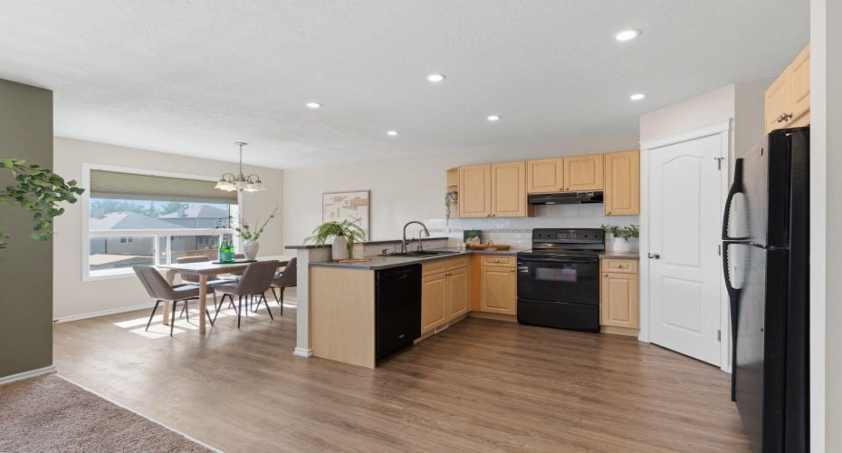 241 Somerside Close, Calgary, Alberta T2Y 4B6, 4 Bedroom Bedrooms, 0 ,4 BathroomBathrooms,Residential,For Sale,Somerside,0,A2327648