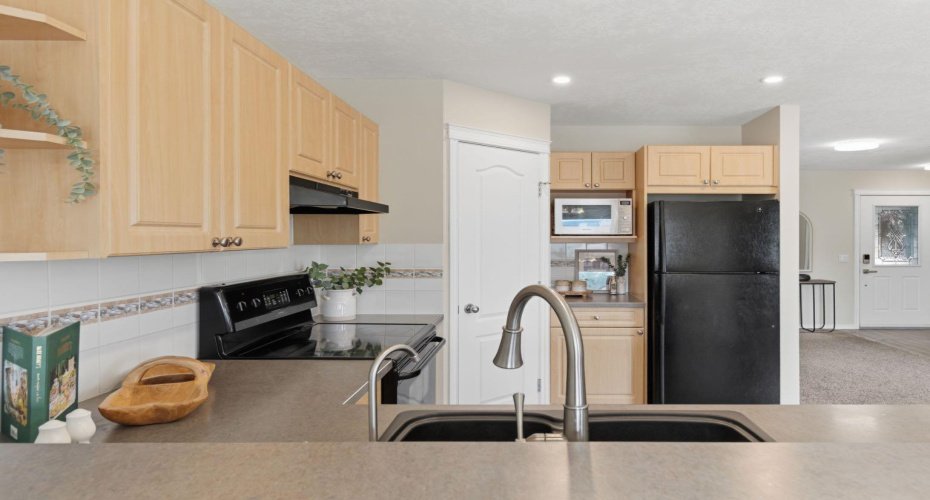 241 Somerside Close, Calgary, Alberta T2Y 4B6, 4 Bedroom Bedrooms, 0 ,4 BathroomBathrooms,Residential,For Sale,Somerside,0,A2327648