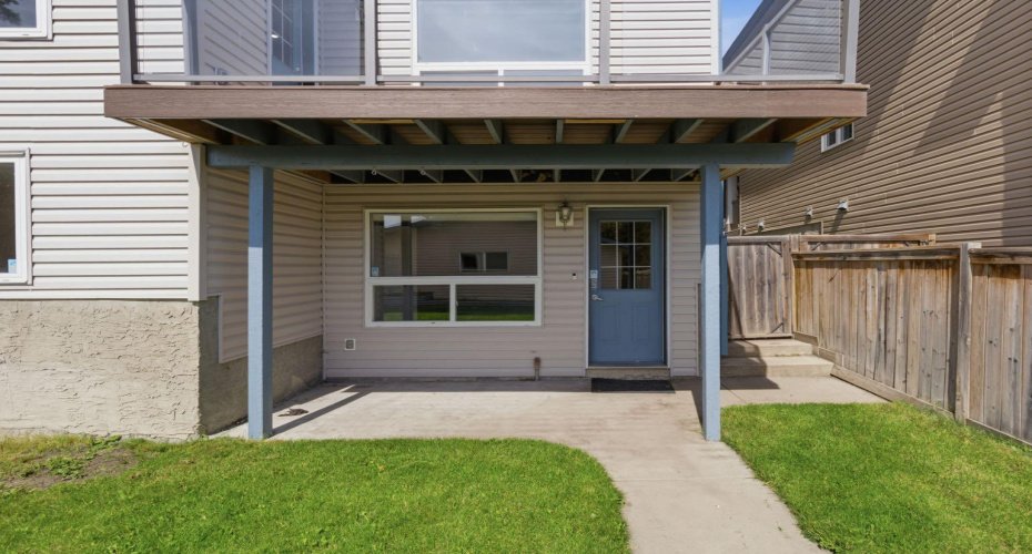 241 Somerside Close, Calgary, Alberta T2Y 4B6, 4 Bedroom Bedrooms, 0 ,4 BathroomBathrooms,Residential,For Sale,Somerside,0,A2327648