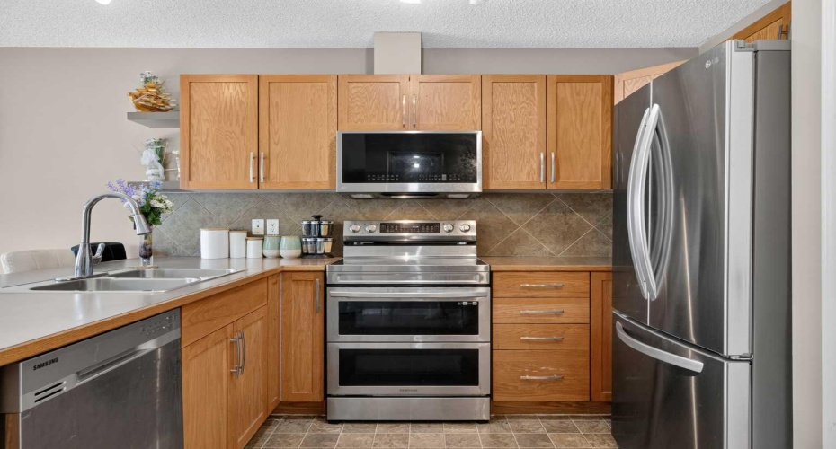 800 Yankee Valley Boulevard, Airdrie, Alberta T4A 2L2, 3 Bedroom Bedrooms, 0 ,4 BathroomBathrooms,Residential,For Sale,Yankee Valley,0,A2327688