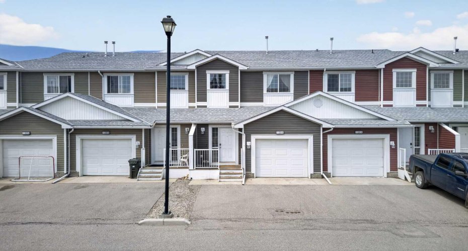 800 Yankee Valley Boulevard, Airdrie, Alberta T4A 2L2, 3 Bedroom Bedrooms, 0 ,4 BathroomBathrooms,Residential,For Sale,Yankee Valley,0,A2327688
