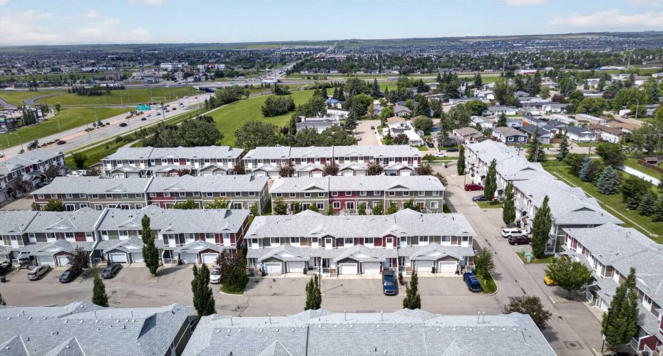 800 Yankee Valley Boulevard, Airdrie, Alberta T4A 2L2, 3 Bedroom Bedrooms, 0 ,4 BathroomBathrooms,Residential,For Sale,Yankee Valley,0,A2327688