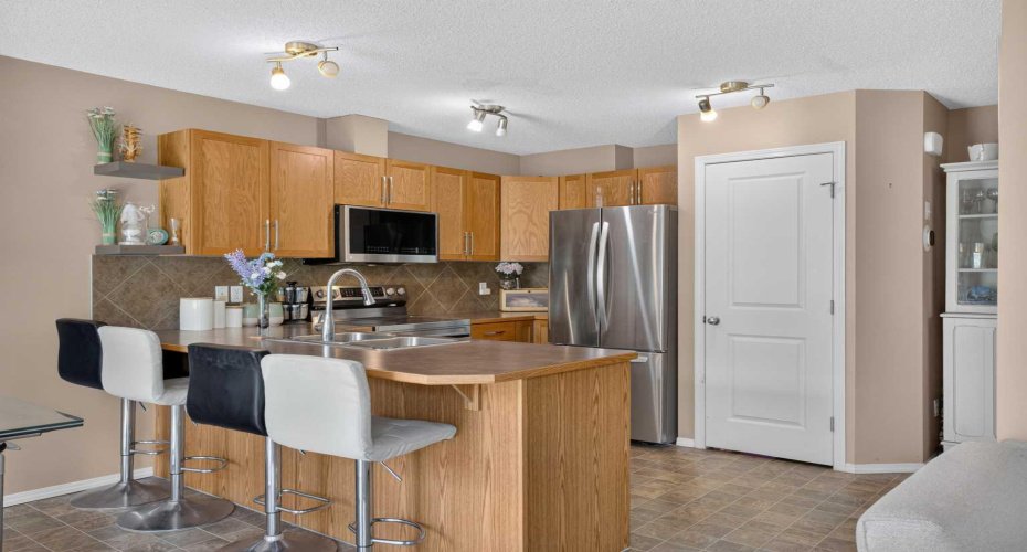 800 Yankee Valley Boulevard, Airdrie, Alberta T4A 2L2, 3 Bedroom Bedrooms, 0 ,4 BathroomBathrooms,Residential,For Sale,Yankee Valley,0,A2327688