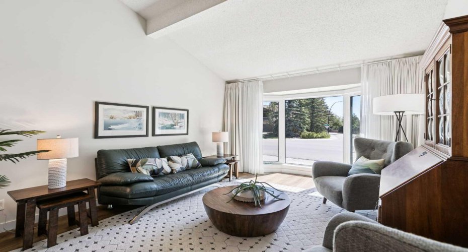 272 Woodfield Road, Calgary, Alberta T2W 3V9, 4 Bedroom Bedrooms, 0 ,4 BathroomBathrooms,Residential,For Sale,Woodfield,0,A2327693