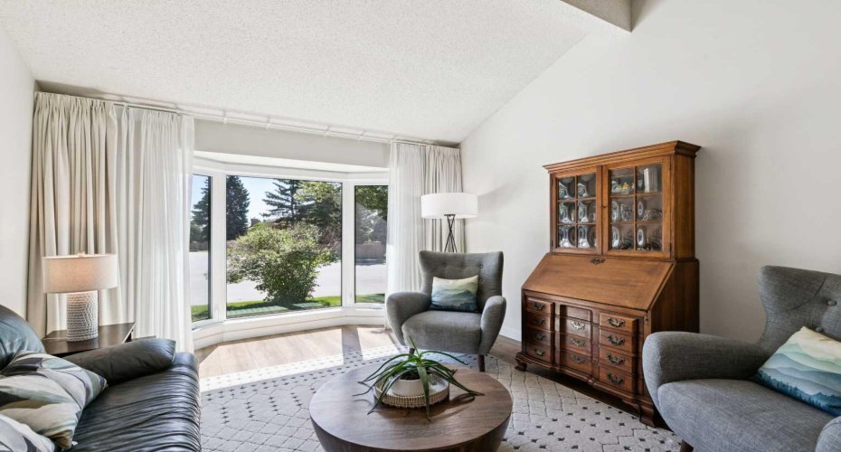 272 Woodfield Road, Calgary, Alberta T2W 3V9, 4 Bedroom Bedrooms, 0 ,4 BathroomBathrooms,Residential,For Sale,Woodfield,0,A2327693