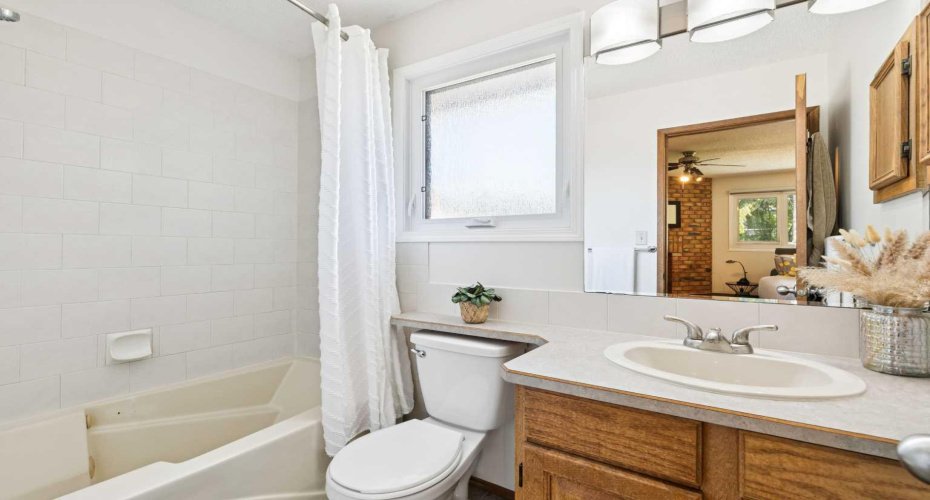 272 Woodfield Road, Calgary, Alberta T2W 3V9, 4 Bedroom Bedrooms, 0 ,4 BathroomBathrooms,Residential,For Sale,Woodfield,0,A2327693