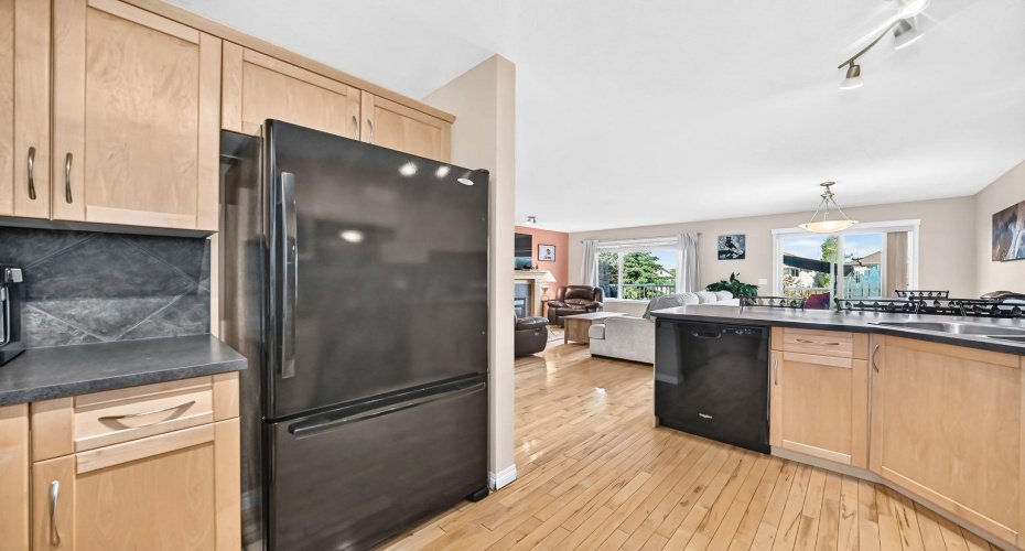 43 Rockmont Court, Calgary, Alberta T3G 5V8, 3 Bedroom Bedrooms, 0 ,4 BathroomBathrooms,Residential,For Sale,Rockmont,0,A2327705
