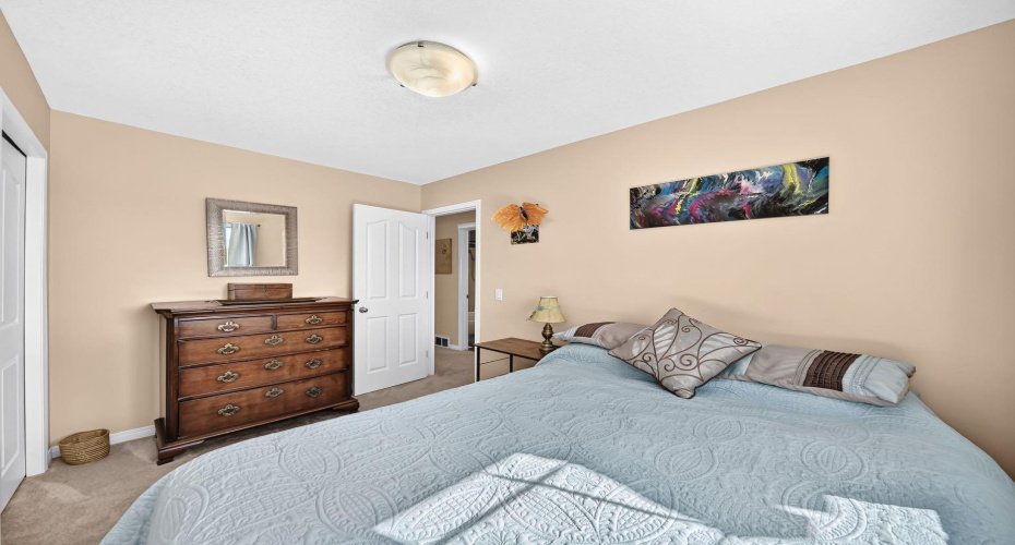 43 Rockmont Court, Calgary, Alberta T3G 5V8, 3 Bedroom Bedrooms, 0 ,4 BathroomBathrooms,Residential,For Sale,Rockmont,0,A2327705