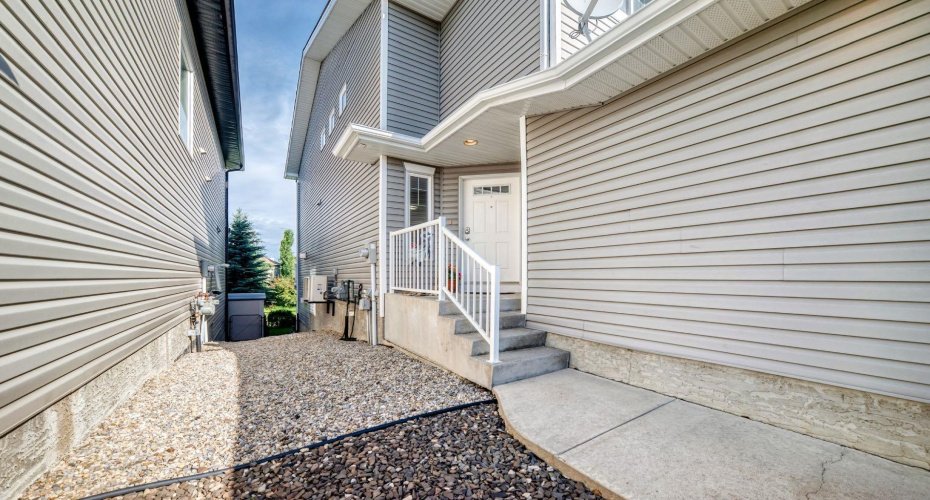 43 Rockmont Court, Calgary, Alberta T3G 5V8, 3 Bedroom Bedrooms, 0 ,4 BathroomBathrooms,Residential,For Sale,Rockmont,0,A2327705