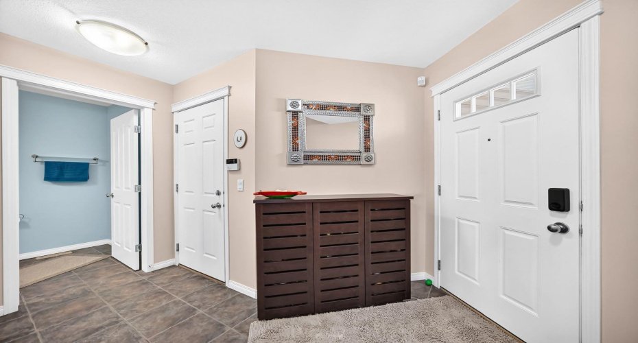 43 Rockmont Court, Calgary, Alberta T3G 5V8, 3 Bedroom Bedrooms, 0 ,4 BathroomBathrooms,Residential,For Sale,Rockmont,0,A2327705