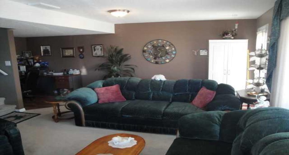 94 Heritage Lane, Lethbridge, Alberta T1K 7S4, 3 Bedroom Bedrooms, 0 ,2 BathroomBathrooms,Residential,For Sale,Heritage,0,A2327714
