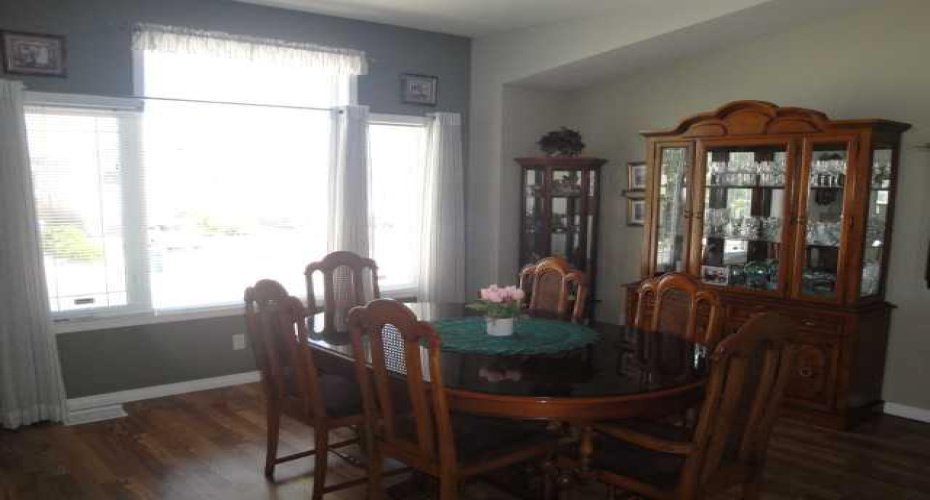 94 Heritage Lane, Lethbridge, Alberta T1K 7S4, 3 Bedroom Bedrooms, 0 ,2 BathroomBathrooms,Residential,For Sale,Heritage,0,A2327714